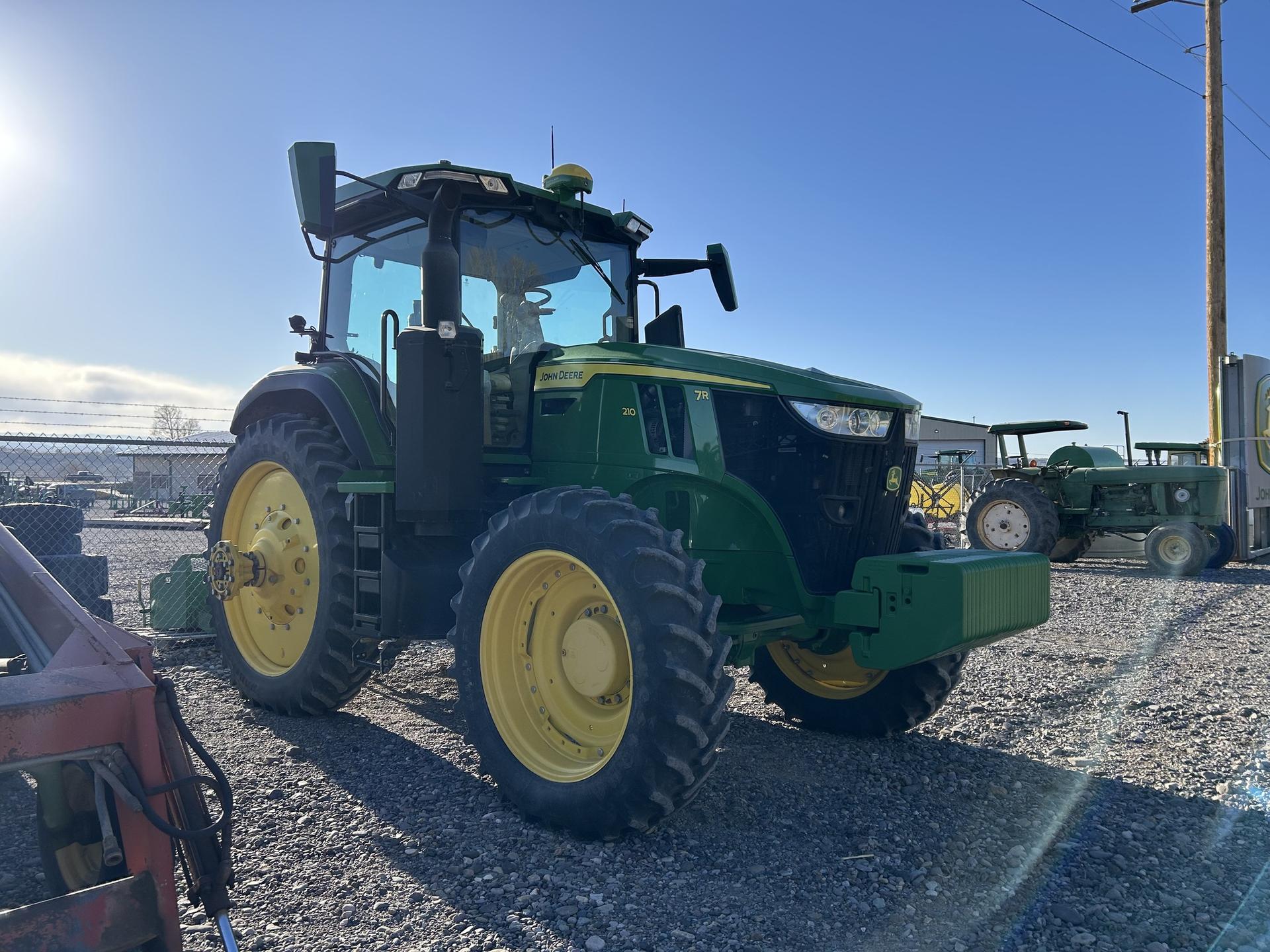 2022 John Deere 7R 210 Image