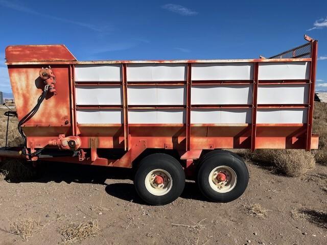 2004 Peterson SILAGE WAGON Image