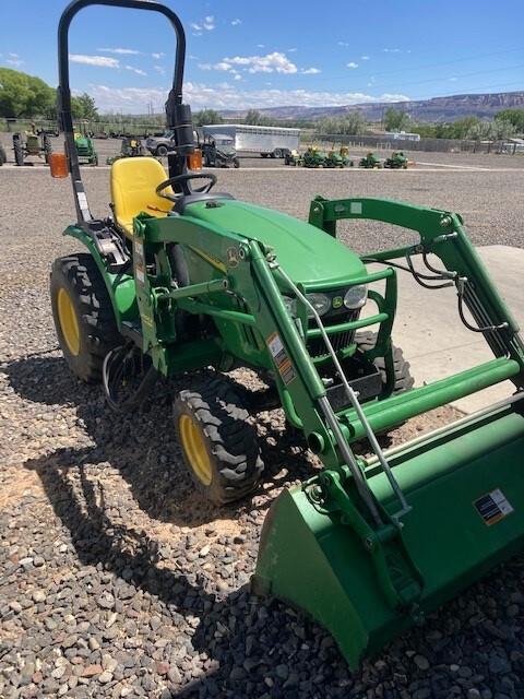 2011 John Deere 2320