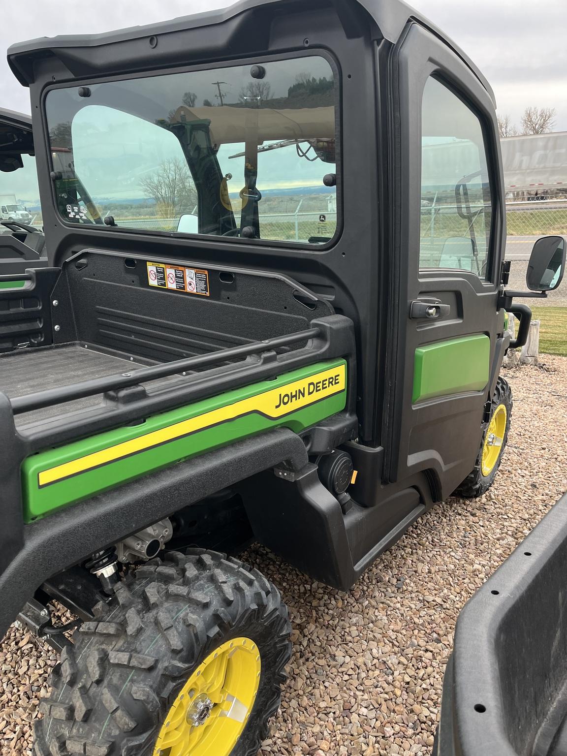 2024 John Deere XUV835M