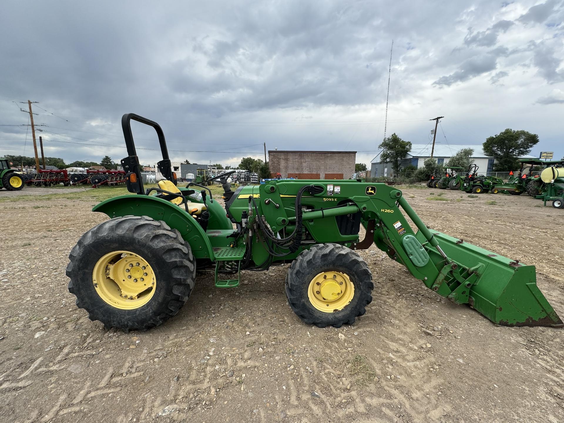 2012 John Deere 5093E Image