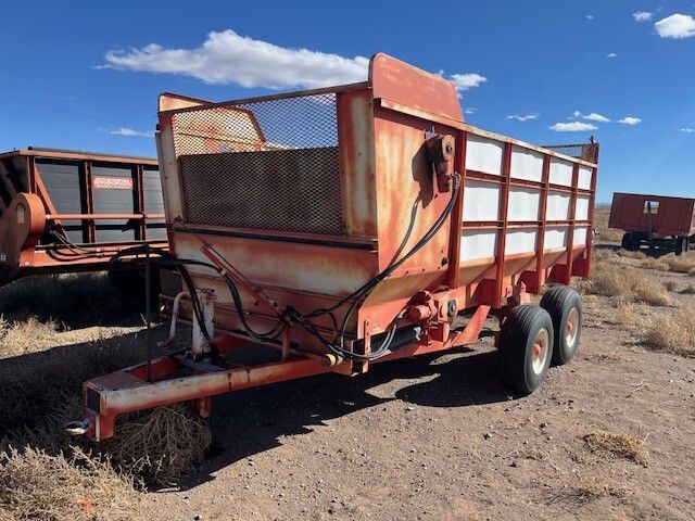 2004 Peterson SILAGE WAGON Image