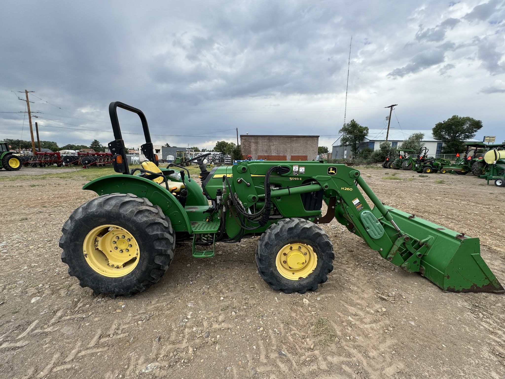 2012 John Deere 5093E Image